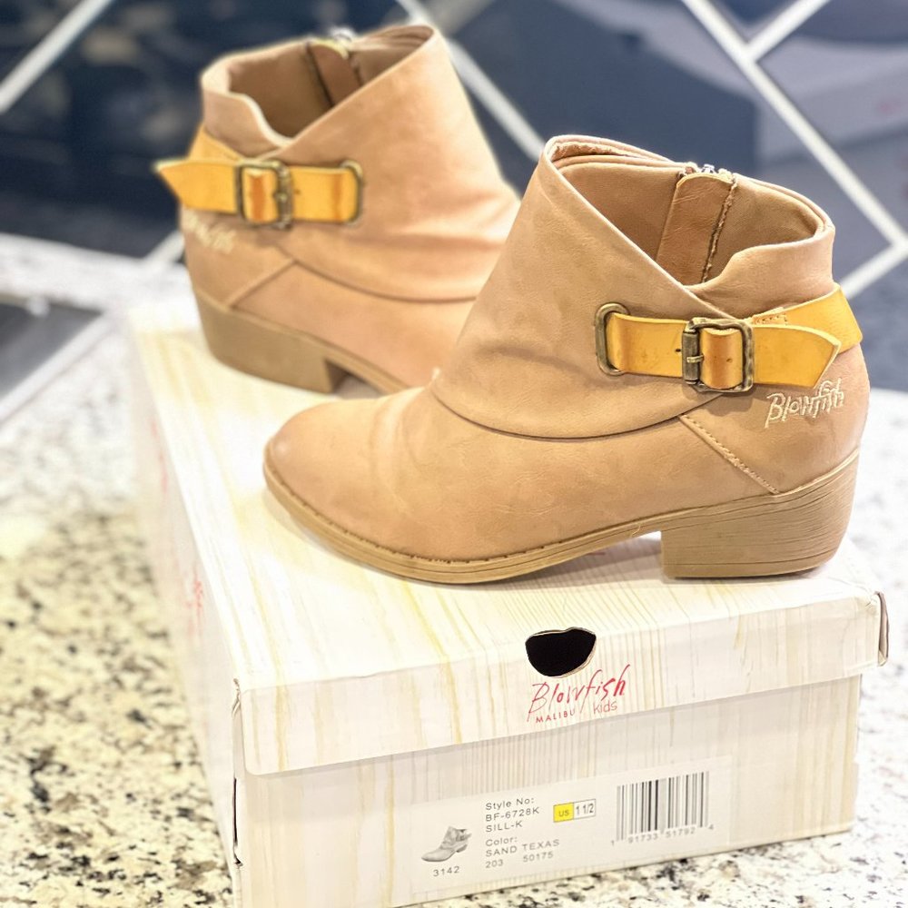 Blowfish Malibu Kids (Little Girl) Sill-K  Sand Texas PU Ankle Bootie Size 1.5